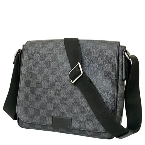 LOUIS VUITTONโDamier Graphite District PM Shoulder Crossbody Bag ๐ผ - Picture 3 of 17